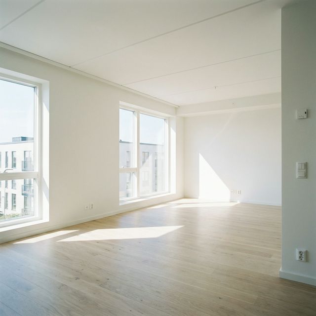 Nyrenoveret tom lejlighed med trægulv